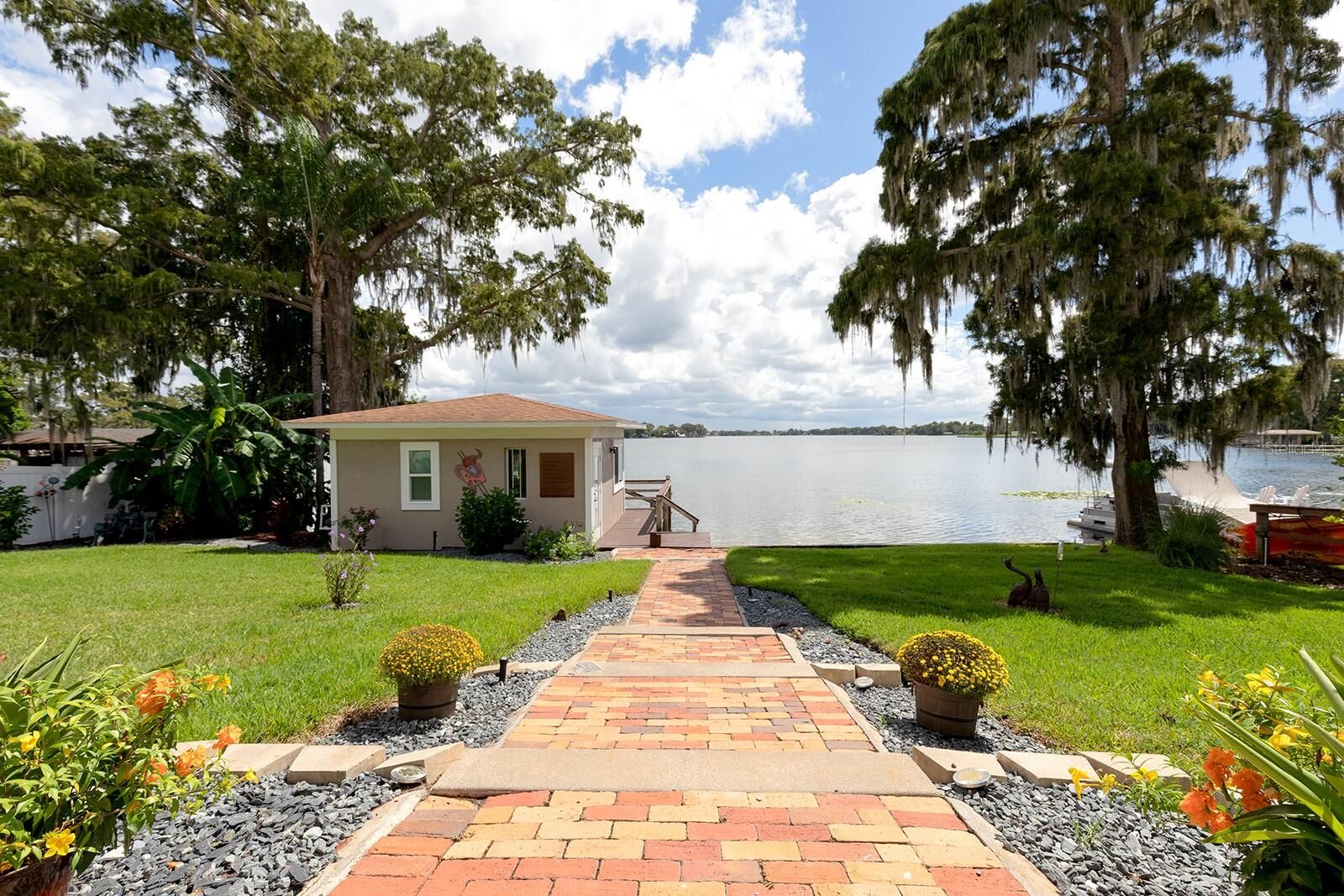 Property Photo: 600 Ololu Drive FL 32789