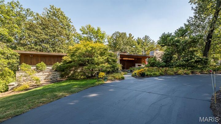 Property Photo:  26 Creekwood Lane  MO 63124 