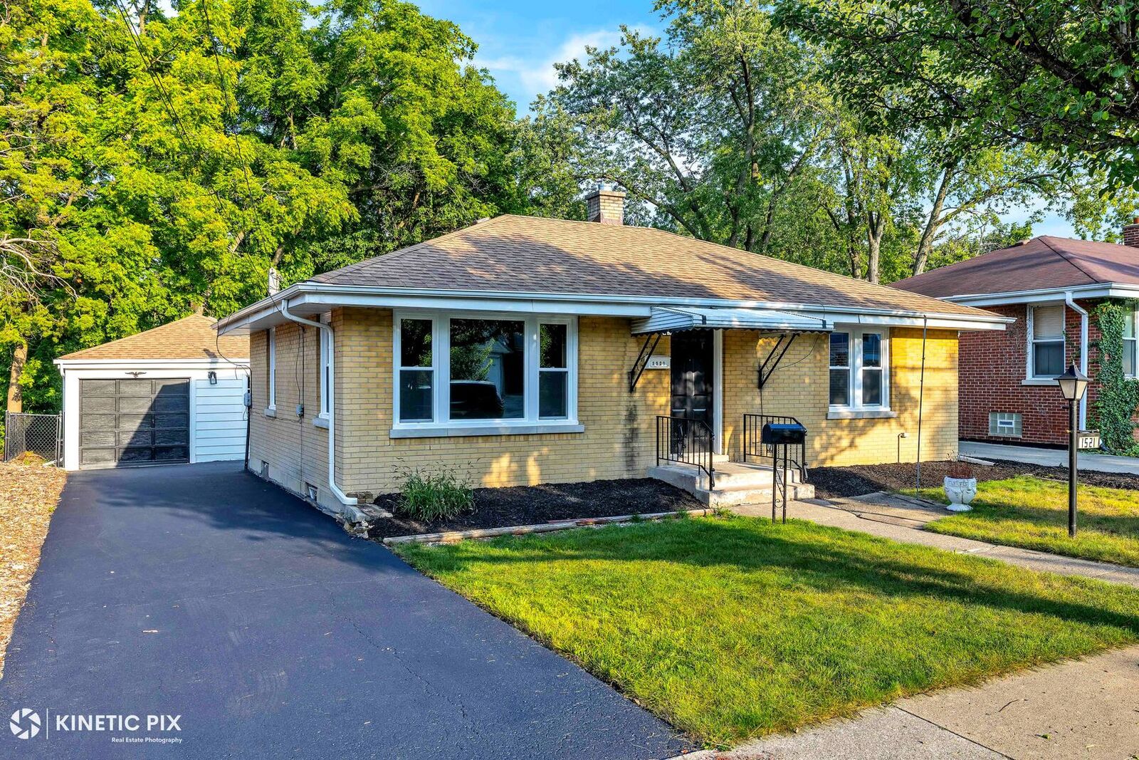 Property Photo:  1521 N Hillside Avenue  IL 60163 