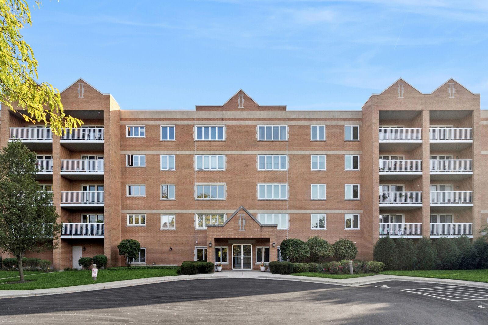 Property Photo: 7450 N Waukegan Road 404 IL 60714