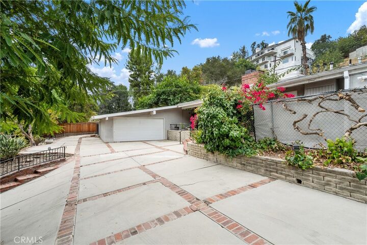 Property Photo:  5111 San Feliciano  CA 91364 