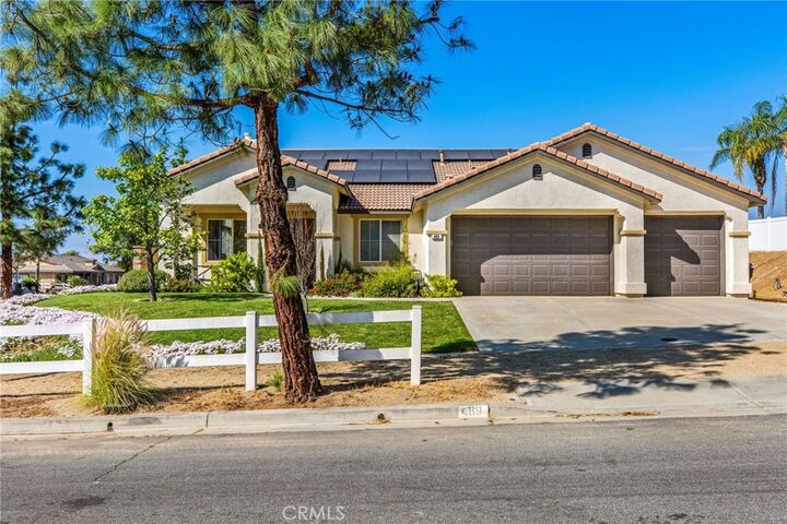 Property Photo:  489 Branding Iron Way  CA 92860 