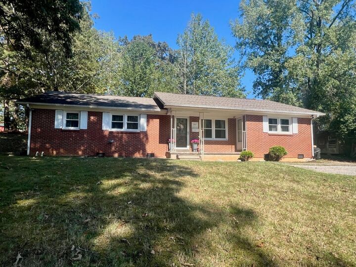 Property Photo:  247 Castle Ln  TN 37058 