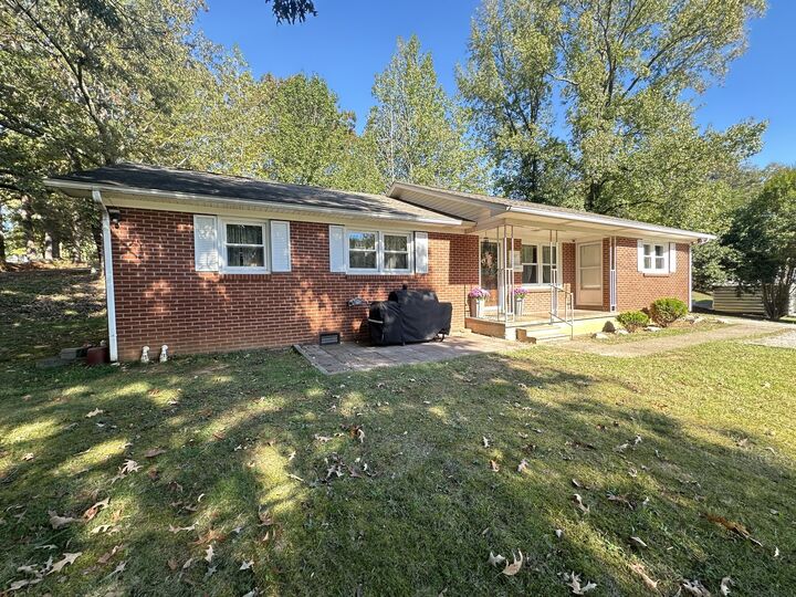 Property Photo: 247 Castle Ln TN 37058