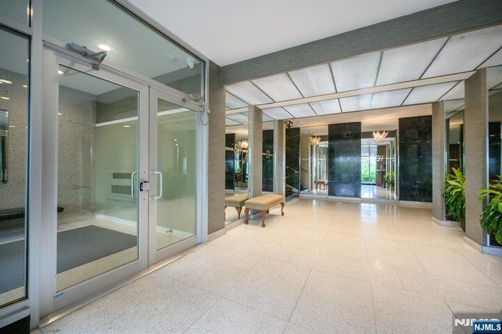 Property Photo:  301 Beech Street 4A  NJ 07601 