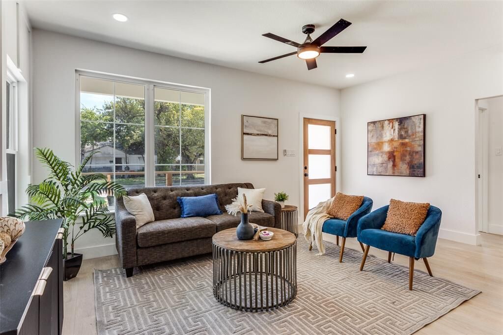 Property Photo: 3828 Winfield Avenue TX 76109