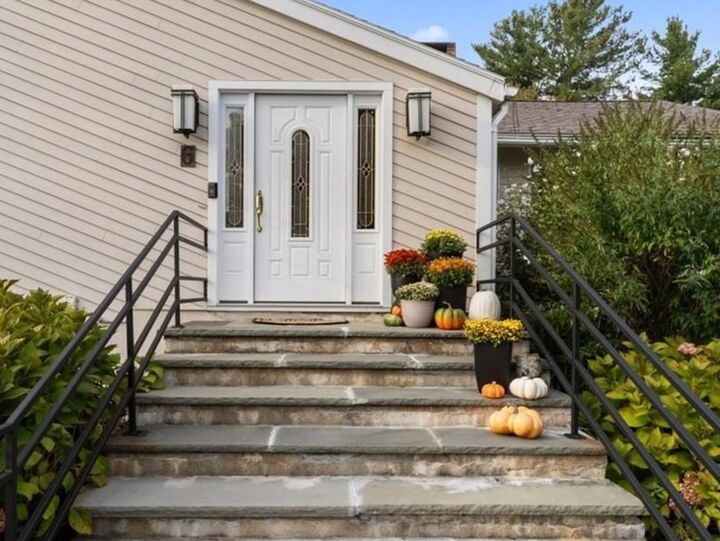 Property Photo:  6 Tally Ho Ln  MA 01701 