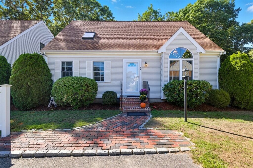 Property Photo:  16 Trotting Park Rd 4B  MA 02536 