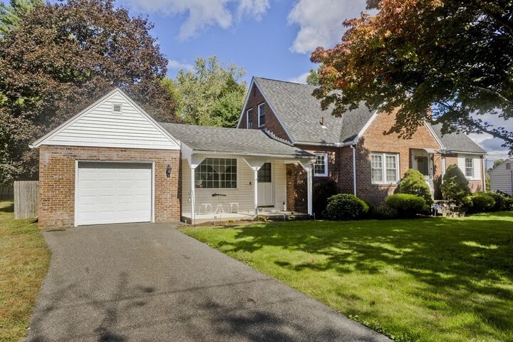 Property Photo: 14 Greenacre Ln MA 01001