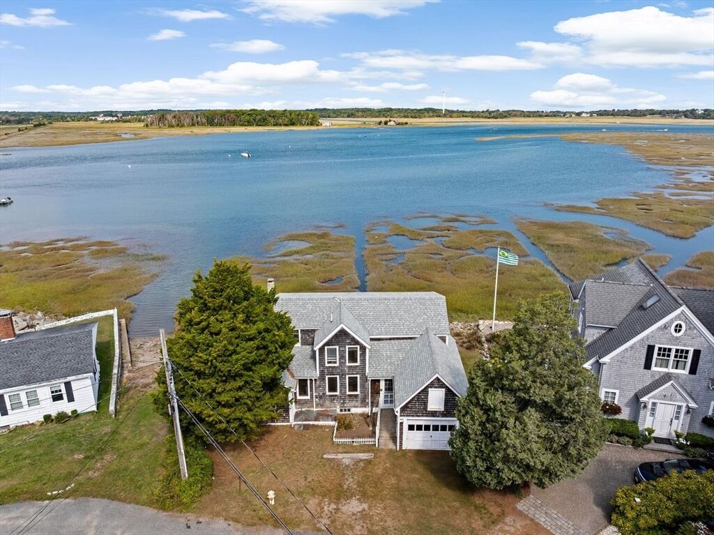 Property Photo:  26 Damons Point Circle  MA 02050 