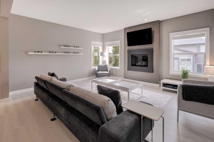 Property Photo:  208 Evansview Road NW  AB T3P 0J6 