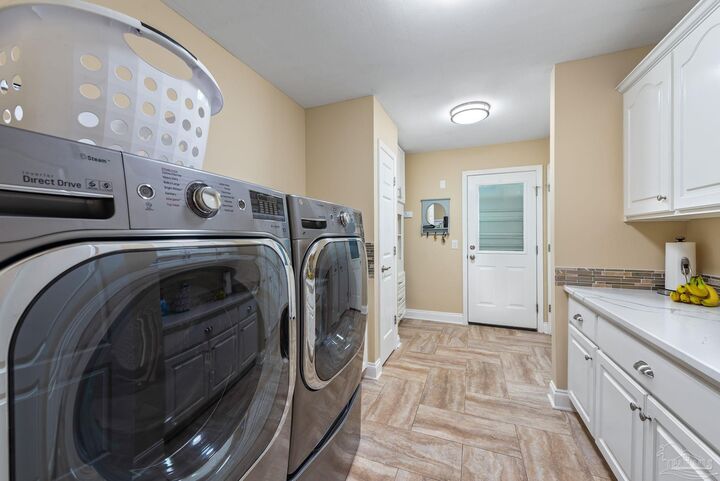 Property Photo:  7232 Bayshore Dr  FL 32583 