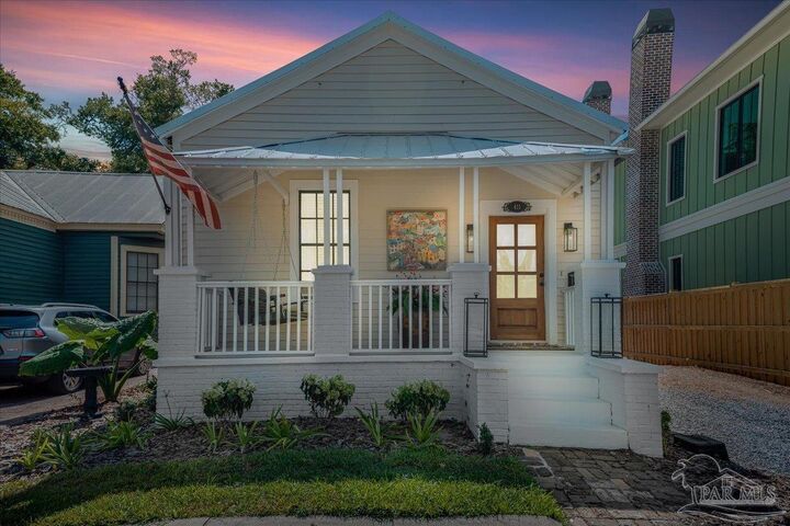 Property Photo: 411 E Intendencia St FL 32502