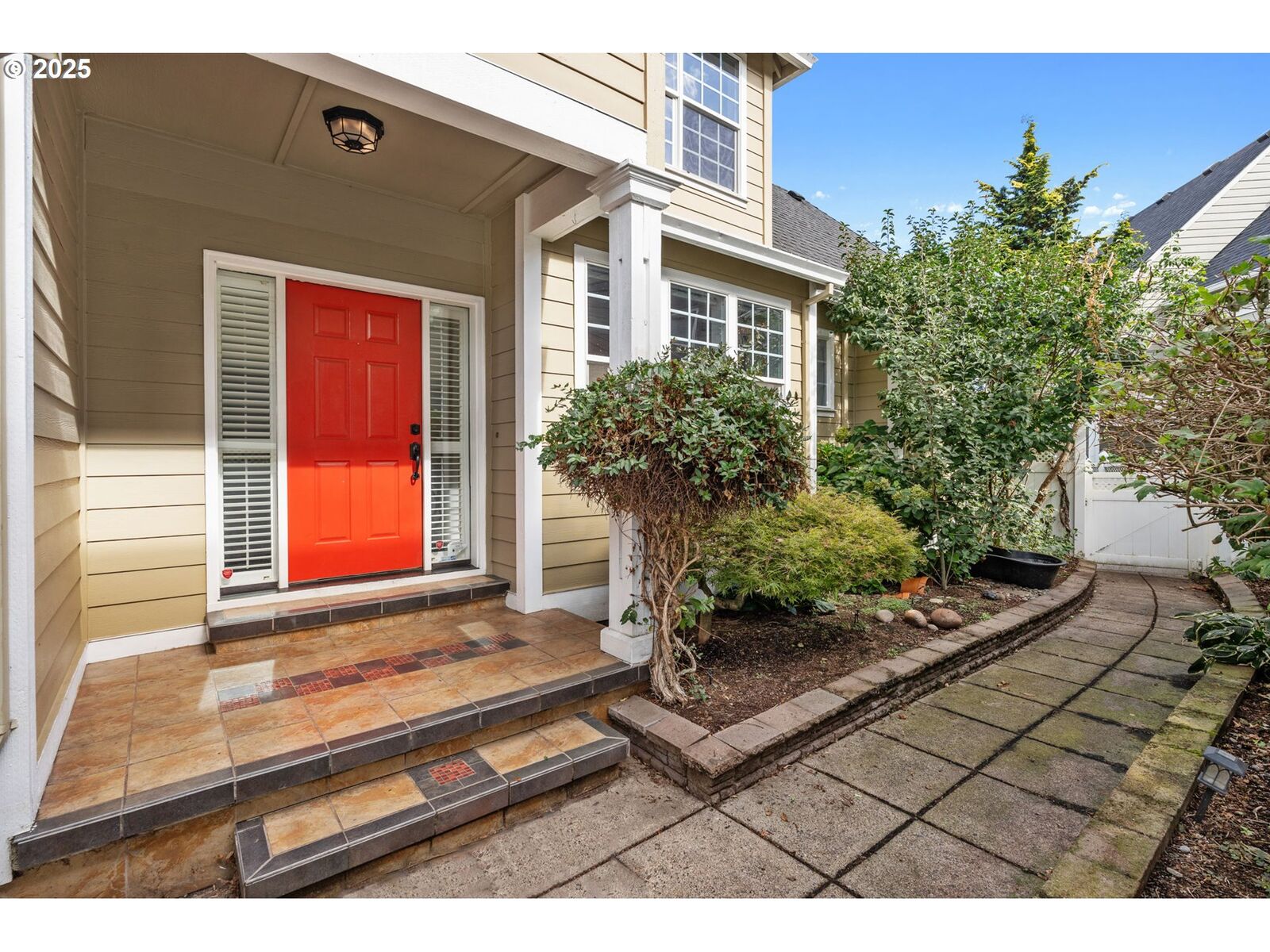 Property Photo:  1333 NE Charles Ct  OR 97024 