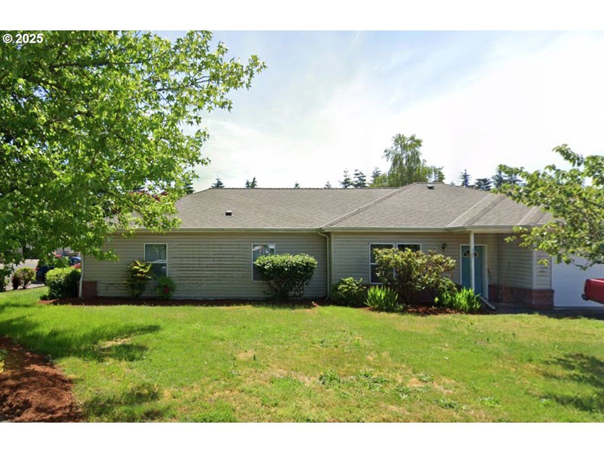 Property Photo:  919/925 W 17th Ave  OR 97448 