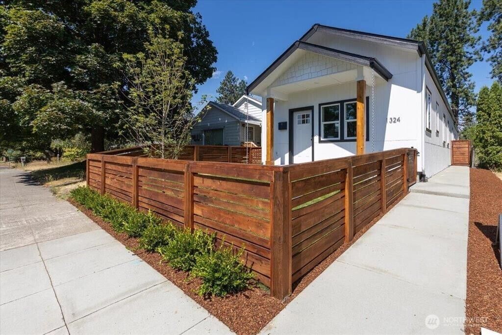 Property Photo:  1324 W Dalke Avenue  WA 99205 