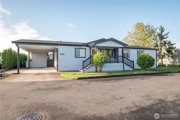 Property Photo:  233  Concord Place  WA 98632 
