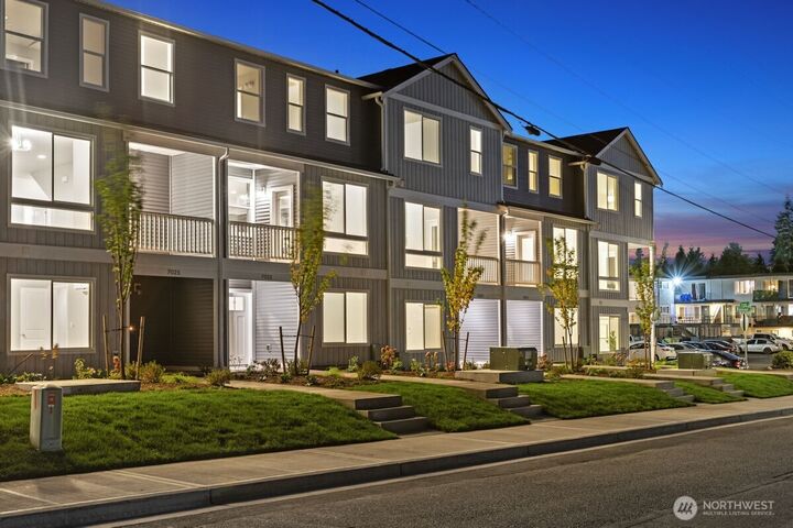 7025  Rainier Drive C  Everett WA 98203 photo