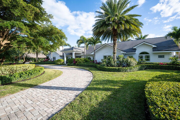 Property Photo: 2105 Windward Way FL 32963