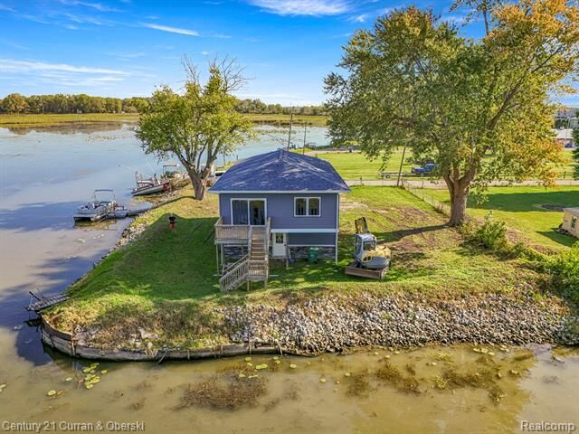 Property Photo: 6809 Lakeshore Drive MI 48166