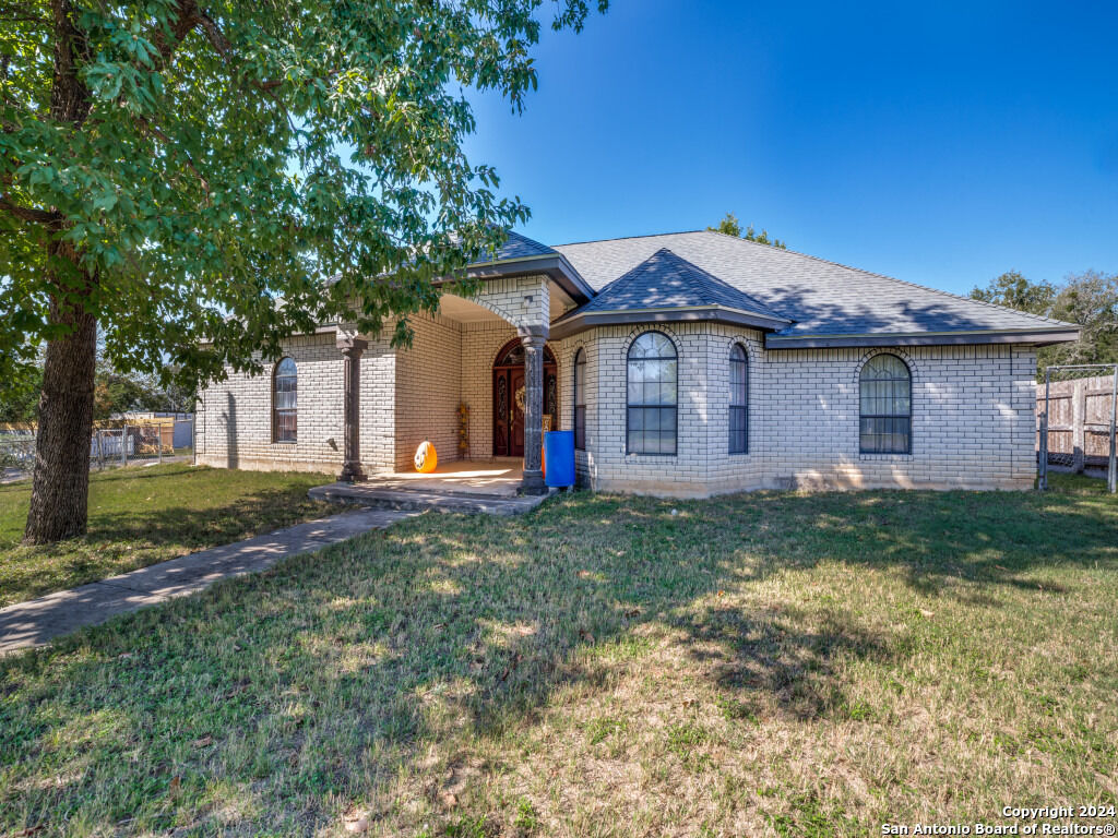 Property Photo: 403 Hackberry TX 78003