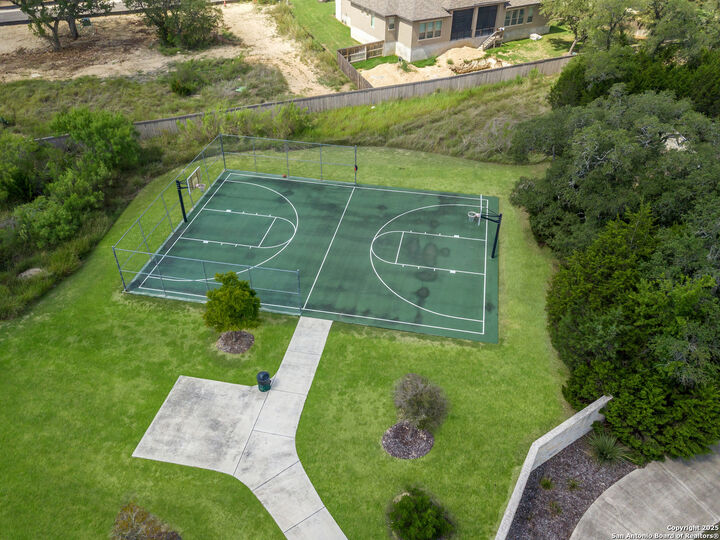Property Photo: 1622 Buttonwood TX 78260