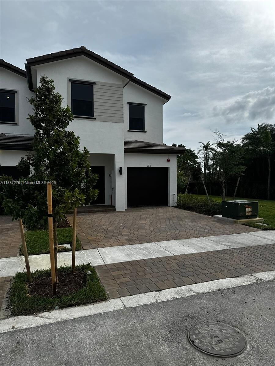 Property Photo: 285 SW 159th Ln FL 33027