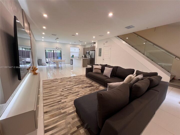 Property Photo:  10431 NW 82nd St 1  FL 33178 