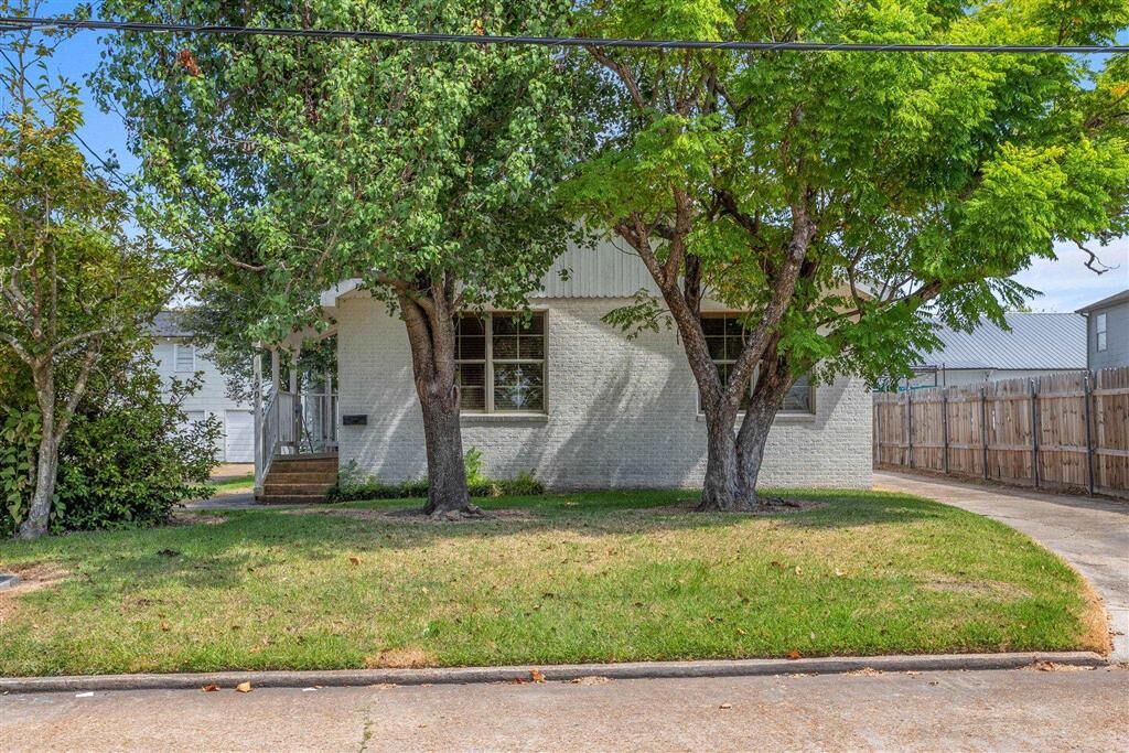 Property Photo: 1901 & 1901 1/2 Ethel Street LA 70601