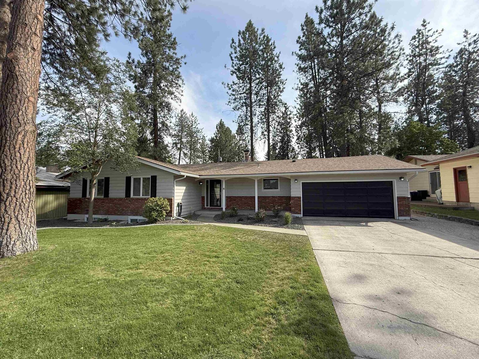 Property Photo:  6 E Regina Ave  WA 99218-1913 