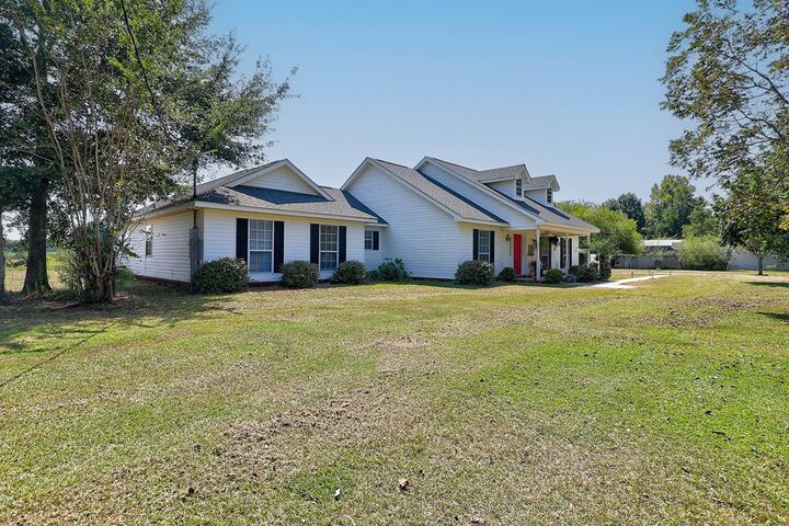 Property Photo:  1014 Jeulia Saunders Road  AL 36375 