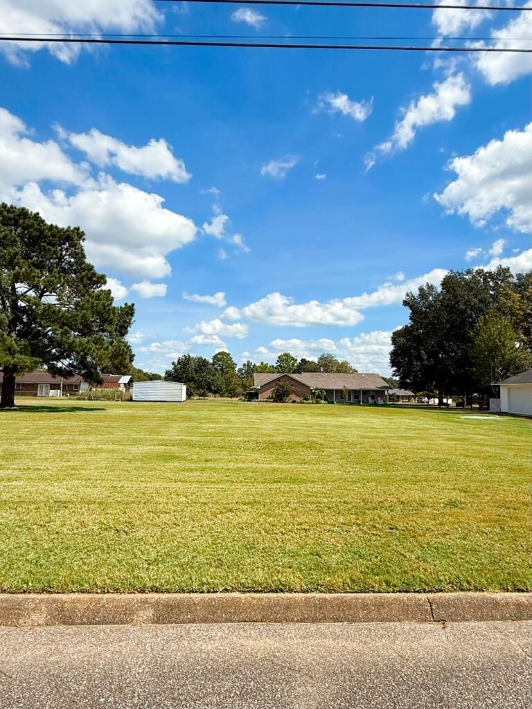 Property Photo:  601-2 S 9th Ave  AL 36305 