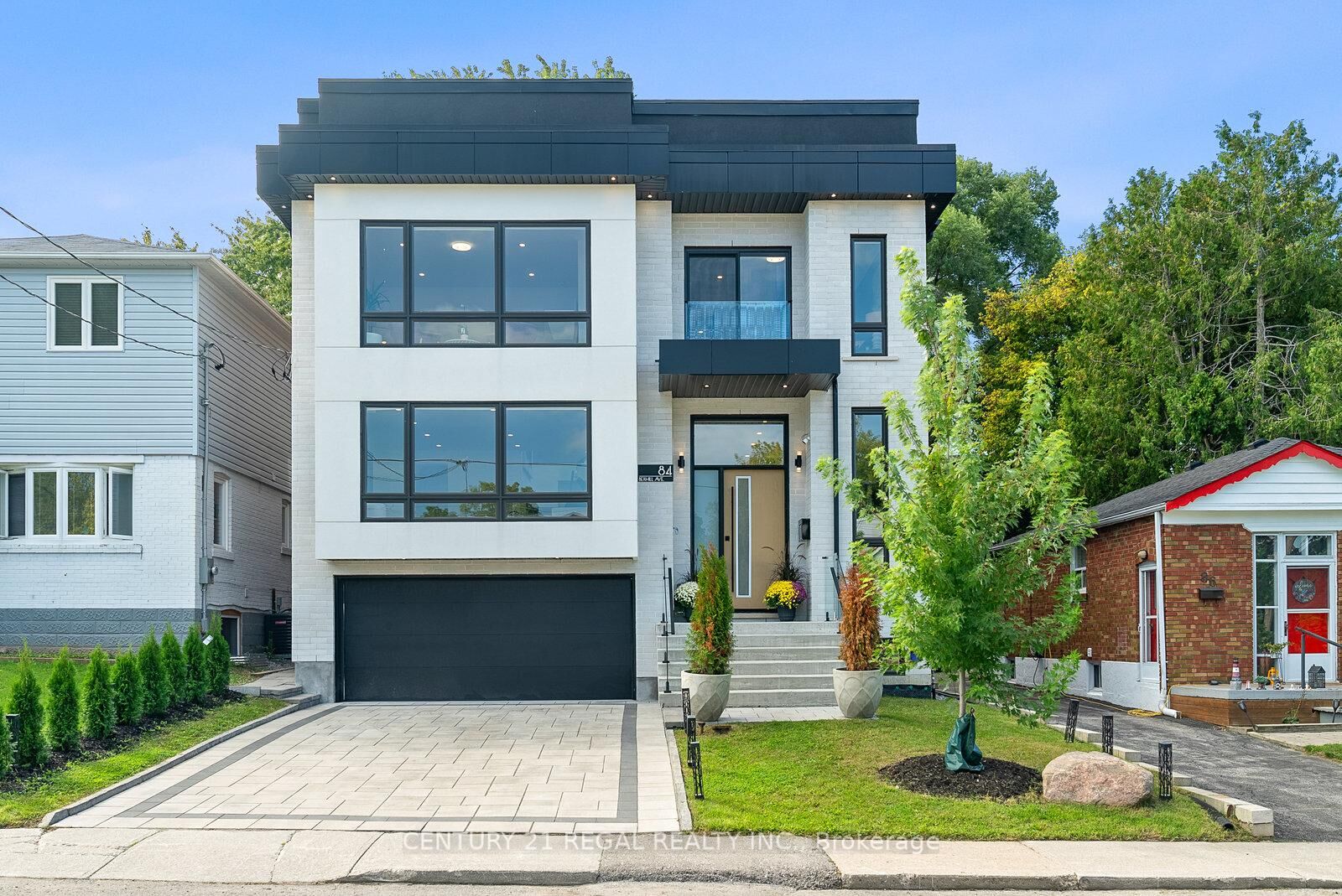 Photo de la propriété:  84 Bexhill Avenue  ON M1L 3C1 