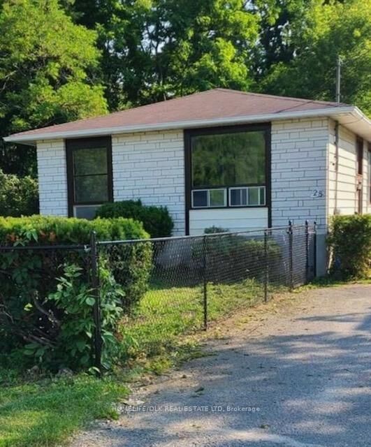 28 Bourke Street  Smiths Falls ON K7A 3M2 photo