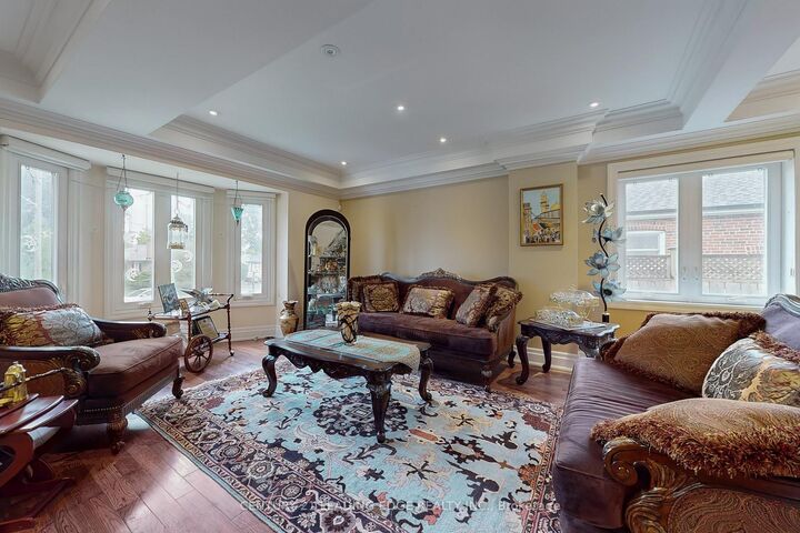 Photo de la propriété:  11 Bellvare Crescent  ON M1R 2M8 