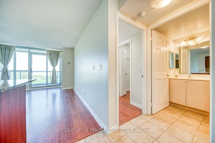 Property Photo:  340 Watson Street W 911  ON L1N 9G1 