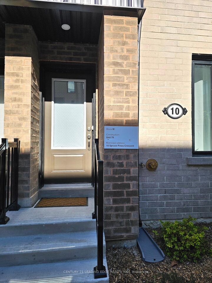 Property Photo:  10 Spruce Pines Crescent Room2  ON M4A 1C5 