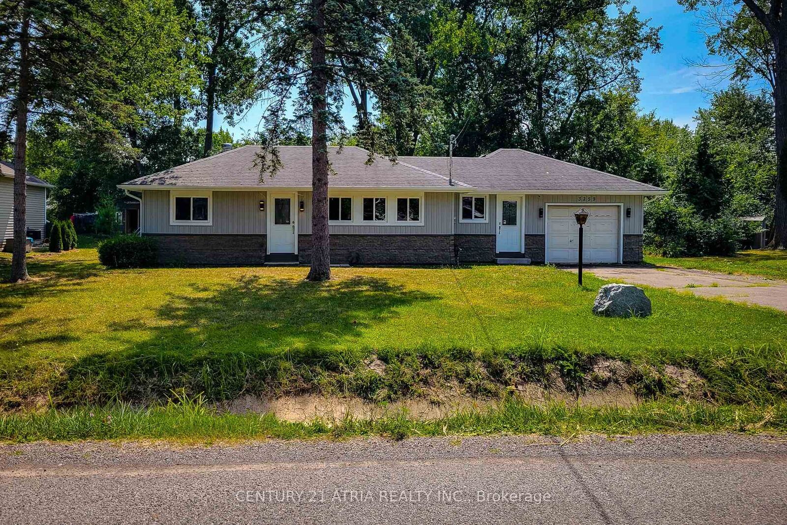 Property Photo: 3259 Poplar Avenue ON L0S 1S0