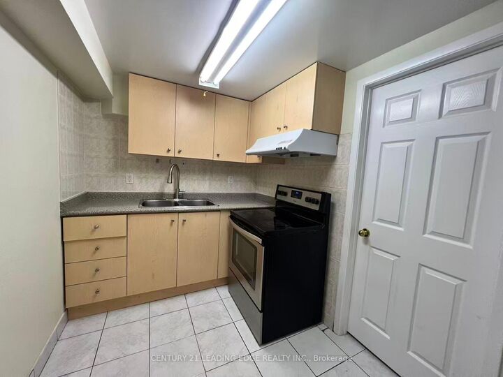 Property Photo:  49 Chartland Boulevard S Bsmt  ON M1S 2R5 