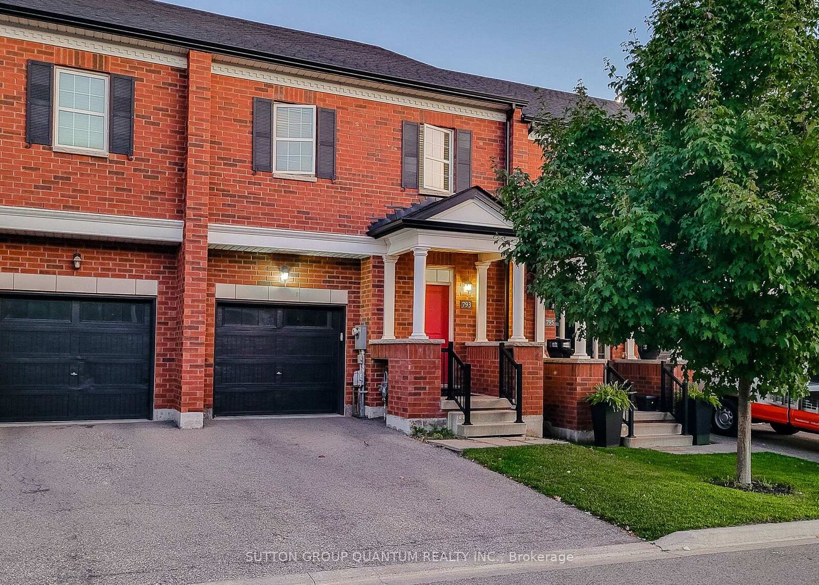 Property Photo:  793 Banks Crescent  ON L9T 7K5 