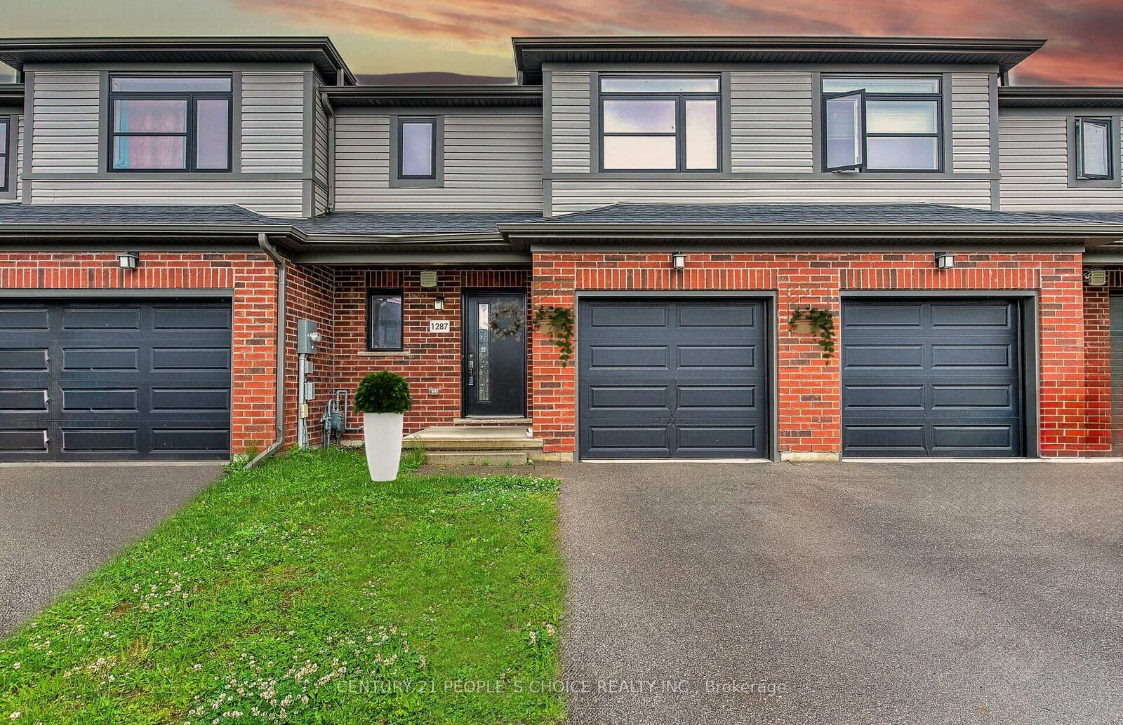 Property Photo:  1287 Michael Circle  ON N5C 1R1 