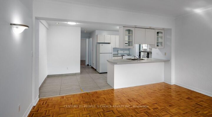 Property Photo:  869 Avenue Road 6  ON M5P 2K5 