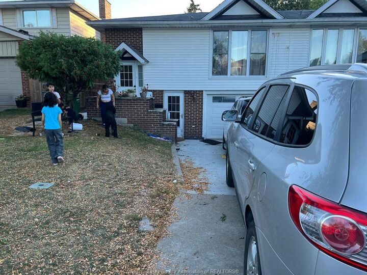 3033 Brimley Drive  Windsor ON N8R 1L9 photo