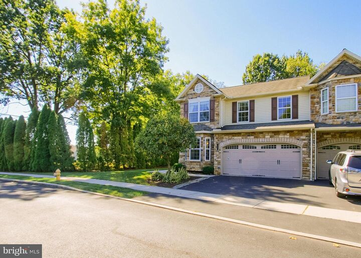 Property Photo:  101 Pin Oak Court  PA 17050 
