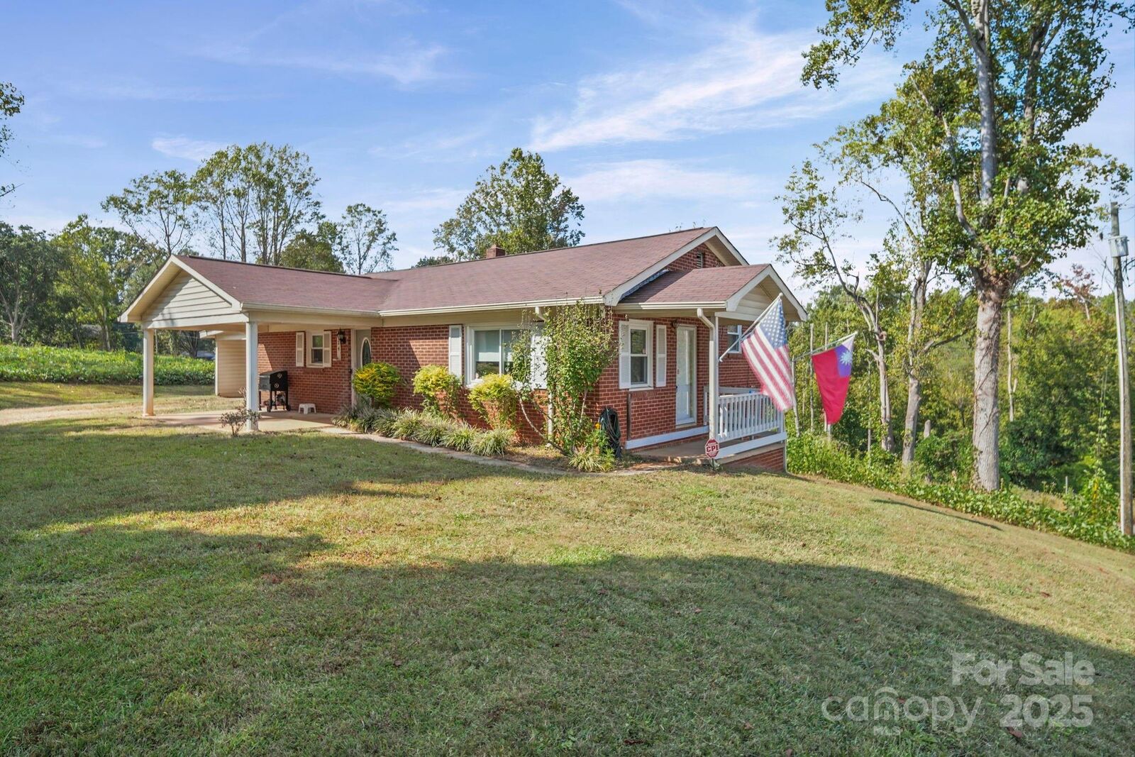 Property Photo: 624 Overlook Drive NC 28658