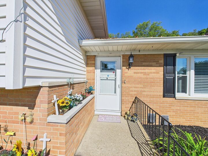 Property Photo:  260 Scott Drive  OH 43130