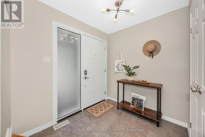 Property Photo:  8 Hyannis Avenue  ON K2J 3H8 