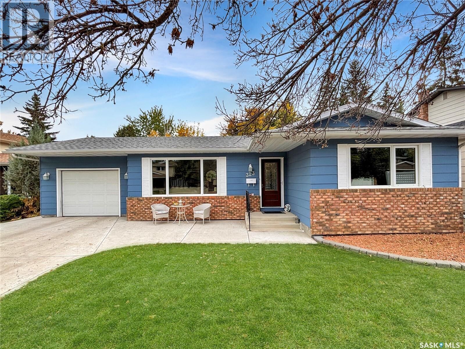 Property Photo:  323 Tobin Crescent  SK S7K 4N4 