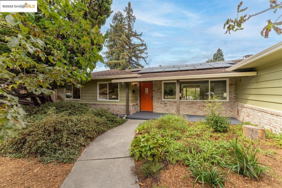 Property Photo: 1123 Farragut Dr CA 94539