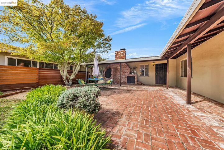 7116 Hemlock  Oakland CA 94611 photo